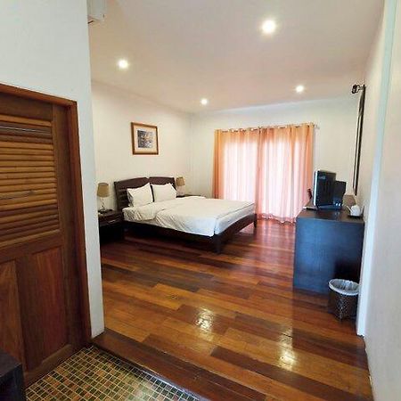 Tree House Hotel Sisaket Exterior foto