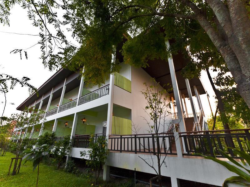 Tree House Hotel Sisaket Exterior foto