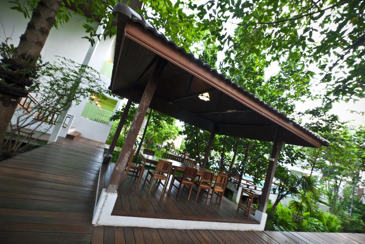 Tree House Hotel Sisaket Exterior foto