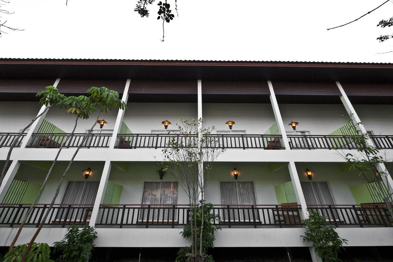 Tree House Hotel Sisaket Exterior foto