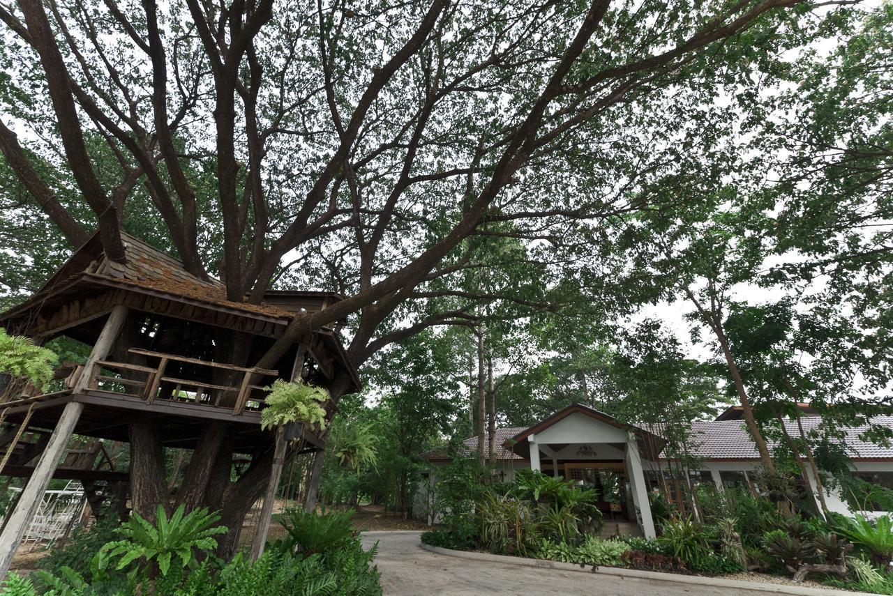 Tree House Hotel Sisaket Exterior foto