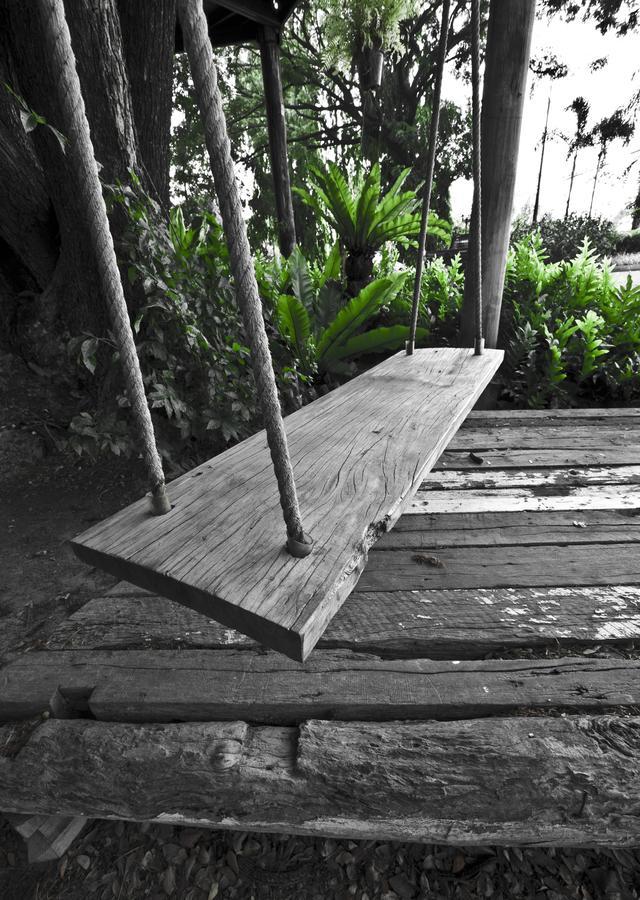 Tree House Hotel Sisaket Exterior foto