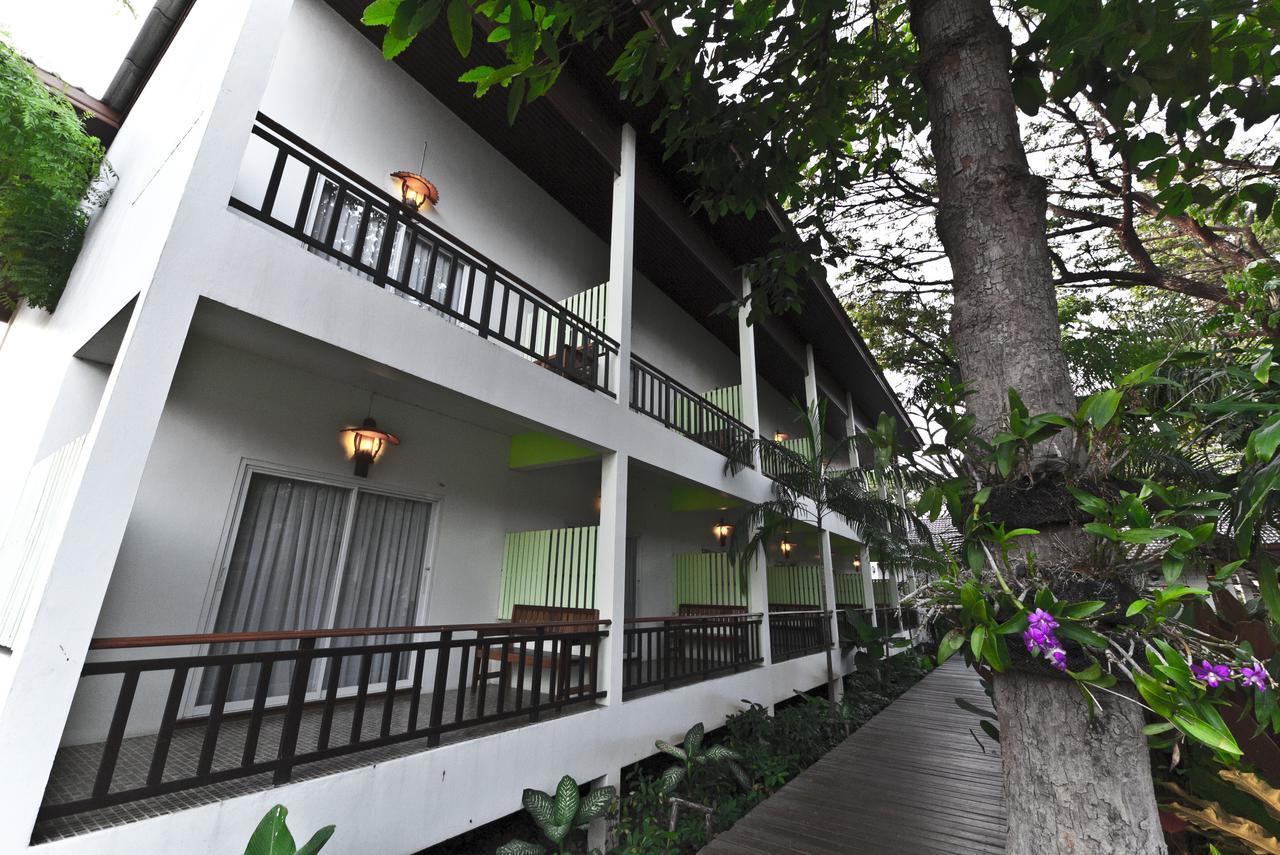 Tree House Hotel Sisaket Exterior foto