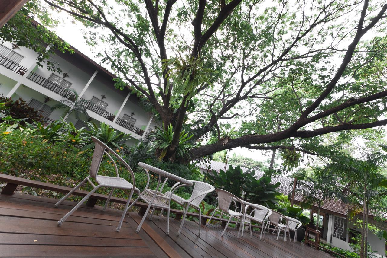 Tree House Hotel Sisaket Exterior foto