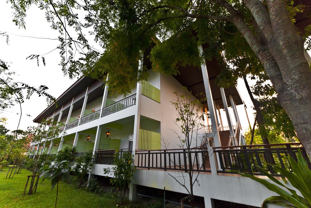 Tree House Hotel Sisaket Exterior foto