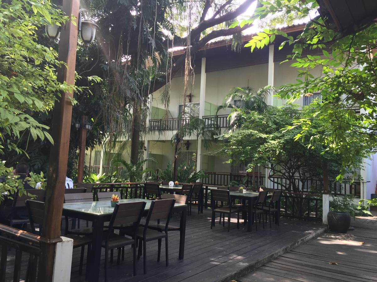 Tree House Hotel Sisaket Exterior foto