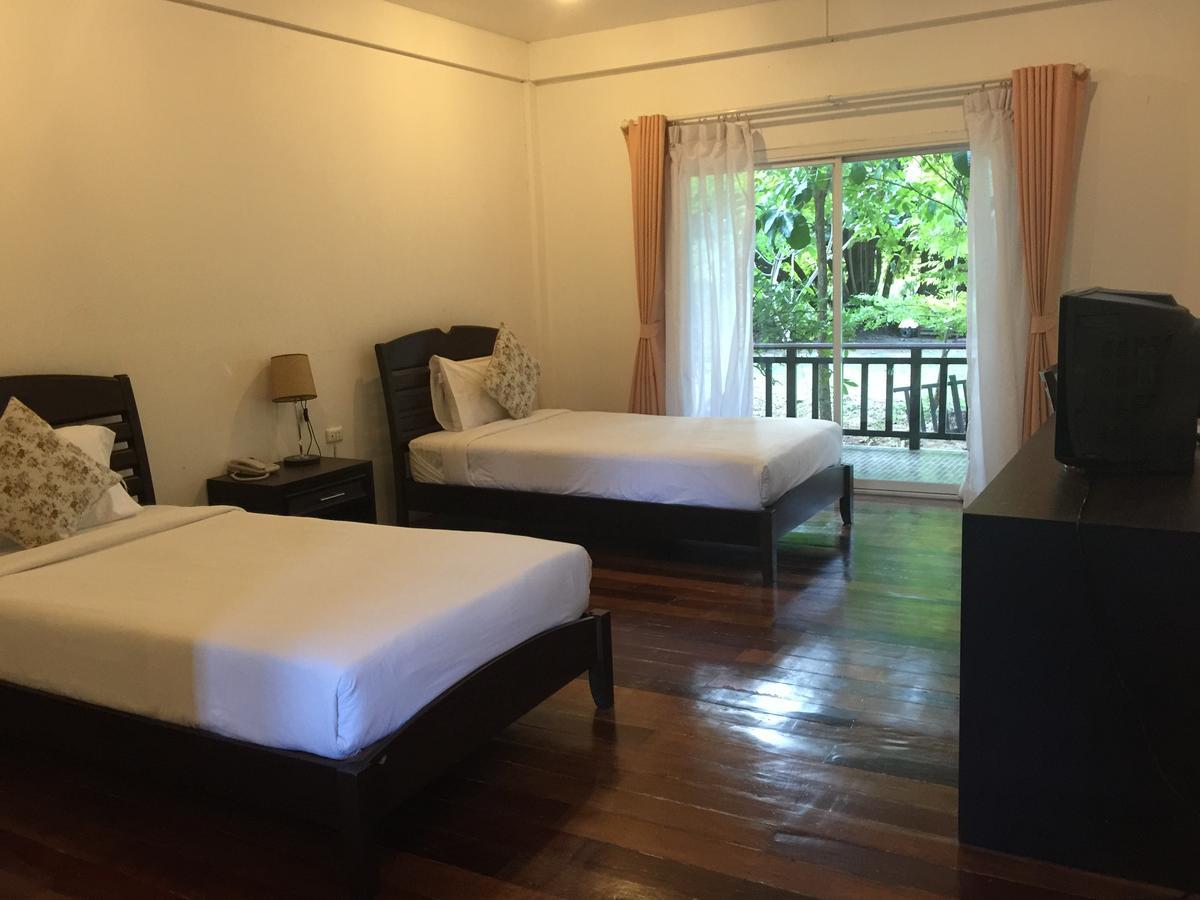 Tree House Hotel Sisaket Exterior foto